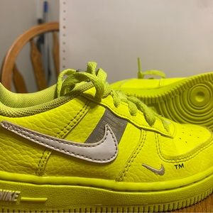 AF1 overbranding
